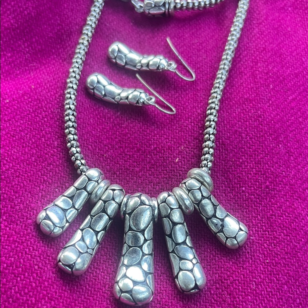 Sold- Vintage Elegant Silvertone Jewelry Set for Women - Picture 2 of 7